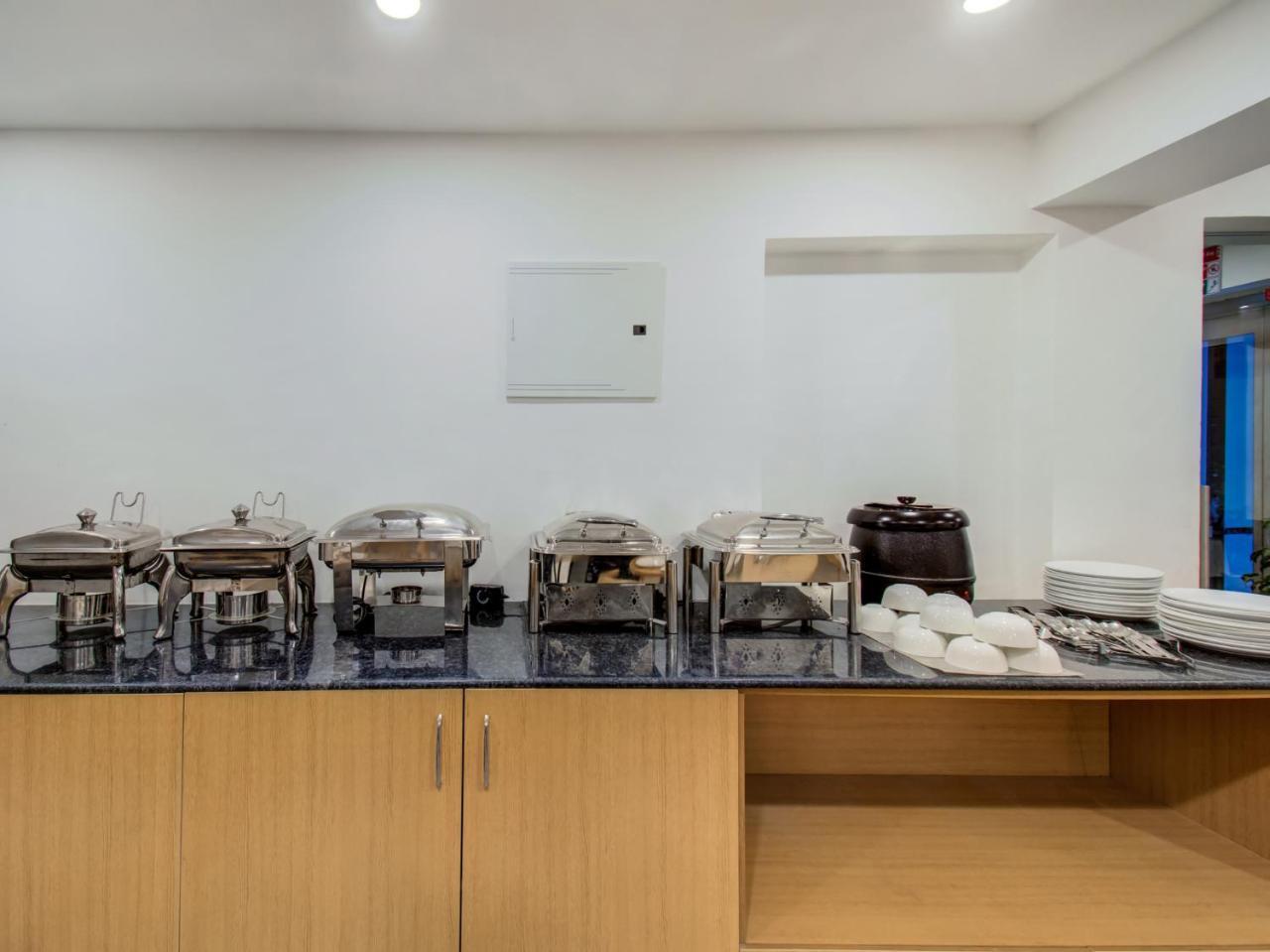 Отель Oyo Townhouse 66 Nagpur Station Ca Road Экстерьер фото