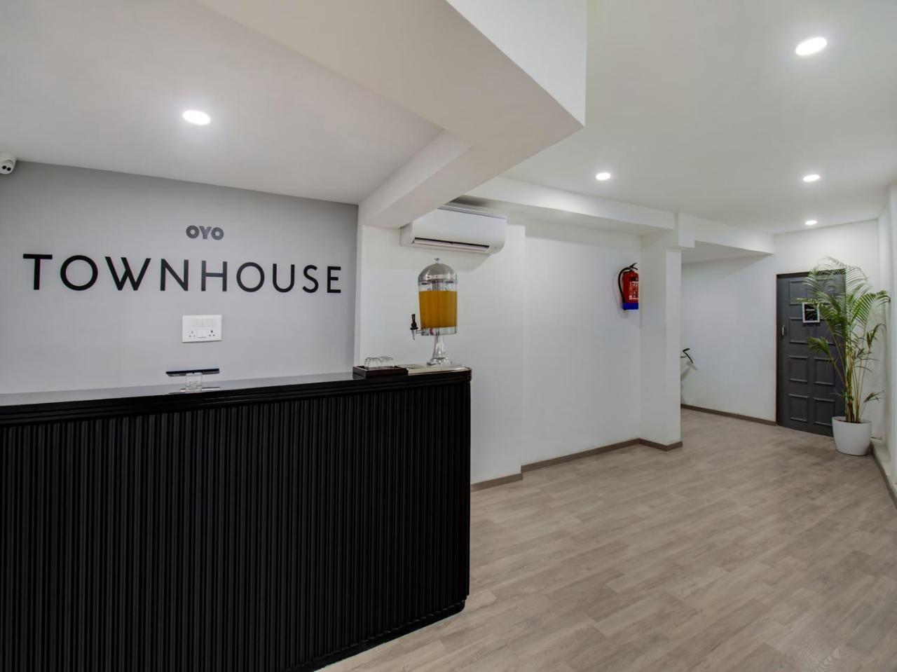 Отель Oyo Townhouse 66 Nagpur Station Ca Road Экстерьер фото